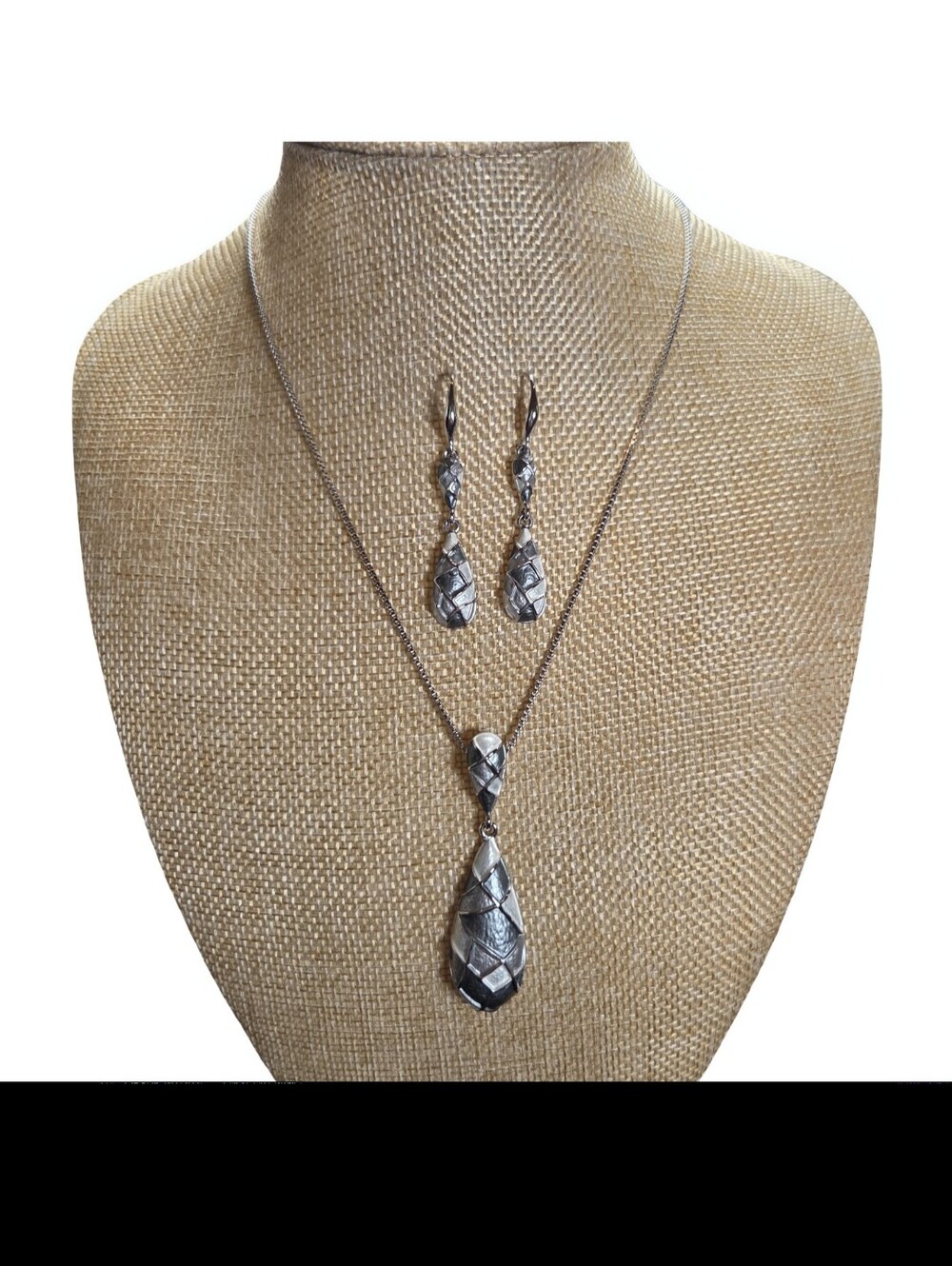 ​NWOT Silver Tone & Shades of Grey Woven Mosaic Teardrop Necklace & Earring Set
